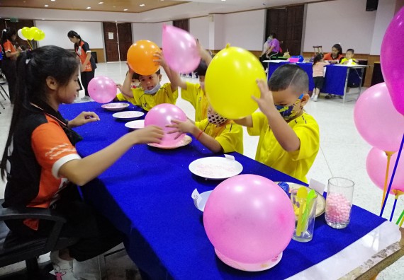 ภาพกิจกรรม คณะวิทยาศาสตร์และเทคโนโลยี จัดค่ายวิทยาศาสตร์โรงเรียนสาธิตฯ ระดับอนุบาล 1-2