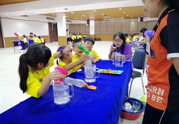 ภาพกิจกรรม คณะวิทยาศาสตร์และเทคโนโลยี จัดค่ายวิทยาศาสตร์โรงเรียนสาธิตฯ ระดับอนุบาล 1-2
