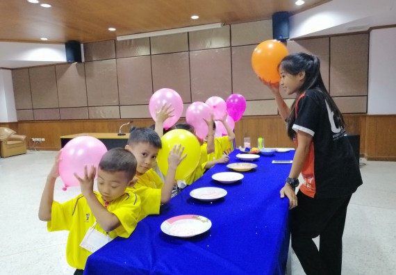 ภาพกิจกรรม คณะวิทยาศาสตร์และเทคโนโลยี จัดค่ายวิทยาศาสตร์โรงเรียนสาธิตฯ ระดับอนุบาล 1-2