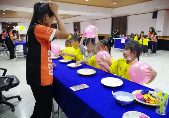 ภาพกิจกรรม คณะวิทยาศาสตร์และเทคโนโลยี จัดค่ายวิทยาศาสตร์โรงเรียนสาธิตฯ ระดับอนุบาล 1-2