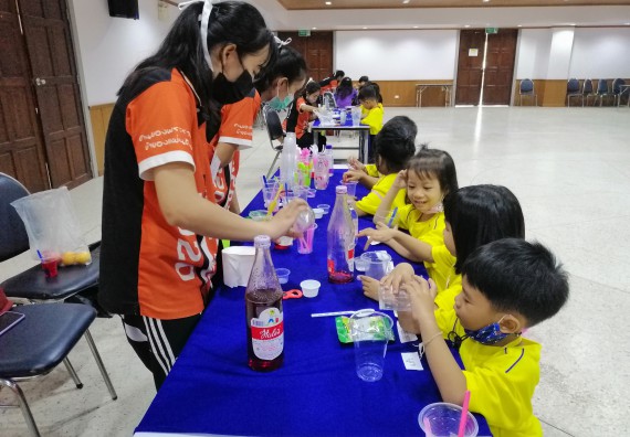ภาพกิจกรรม คณะวิทยาศาสตร์และเทคโนโลยี จัดค่ายวิทยาศาสตร์โรงเรียนสาธิตฯ ระดับอนุบาล 1-2
