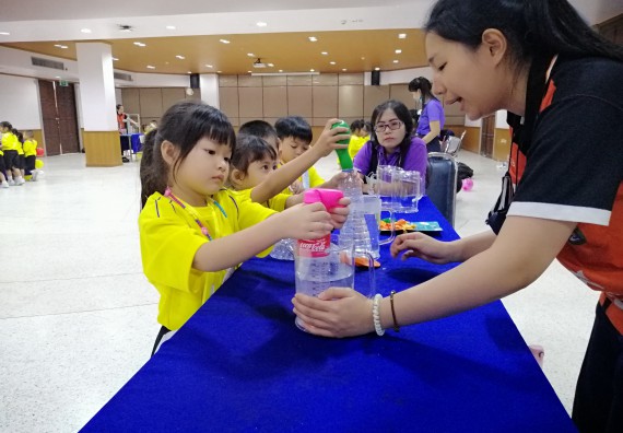 ภาพกิจกรรม คณะวิทยาศาสตร์และเทคโนโลยี จัดค่ายวิทยาศาสตร์โรงเรียนสาธิตฯ ระดับอนุบาล 1-2
