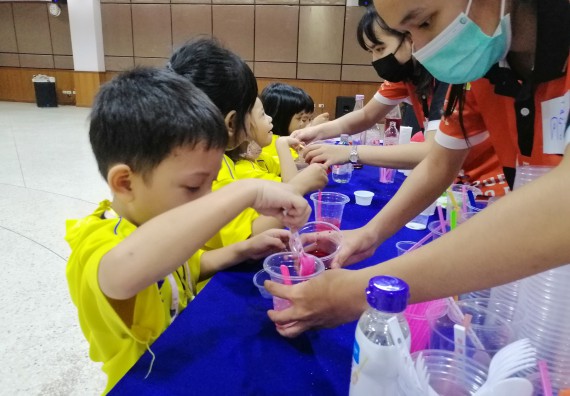 ภาพกิจกรรม คณะวิทยาศาสตร์และเทคโนโลยี จัดค่ายวิทยาศาสตร์โรงเรียนสาธิตฯ ระดับอนุบาล 1-2