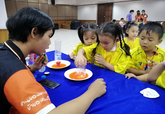ภาพกิจกรรม คณะวิทยาศาสตร์และเทคโนโลยี จัดค่ายวิทยาศาสตร์โรงเรียนสาธิตฯ ระดับอนุบาล 1-2