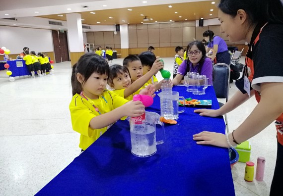 ภาพกิจกรรม คณะวิทยาศาสตร์และเทคโนโลยี จัดค่ายวิทยาศาสตร์โรงเรียนสาธิตฯ ระดับอนุบาล 1-2