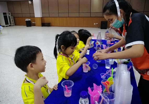 ภาพกิจกรรม คณะวิทยาศาสตร์และเทคโนโลยี จัดค่ายวิทยาศาสตร์โรงเรียนสาธิตฯ ระดับอนุบาล 1-2