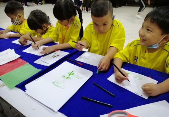 ภาพกิจกรรม คณะวิทยาศาสตร์และเทคโนโลยี จัดค่ายวิทยาศาสตร์โรงเรียนสาธิตฯ ระดับอนุบาล 1-2
