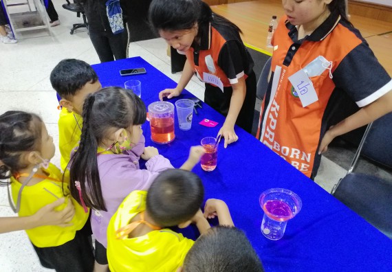 ภาพกิจกรรม คณะวิทยาศาสตร์และเทคโนโลยี จัดค่ายวิทยาศาสตร์โรงเรียนสาธิตฯ ระดับอนุบาล 1-2