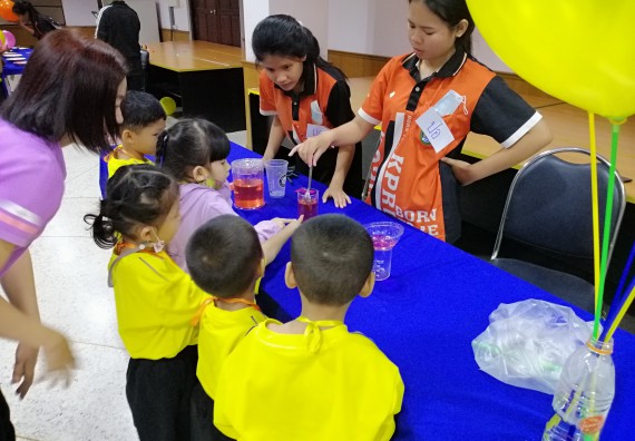 ภาพกิจกรรม คณะวิทยาศาสตร์และเทคโนโลยี จัดค่ายวิทยาศาสตร์โรงเรียนสาธิตฯ ระดับอนุบาล 1-2