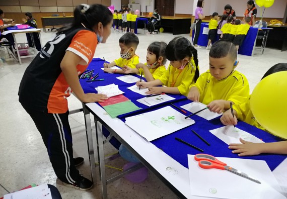 ภาพกิจกรรม คณะวิทยาศาสตร์และเทคโนโลยี จัดค่ายวิทยาศาสตร์โรงเรียนสาธิตฯ ระดับอนุบาล 1-2