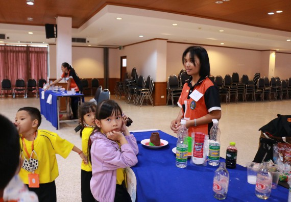 ภาพกิจกรรม คณะวิทยาศาสตร์และเทคโนโลยี จัดค่ายวิทยาศาสตร์โรงเรียนสาธิตฯ ระดับอนุบาล 1-2