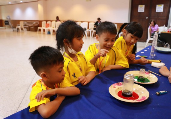 ภาพกิจกรรม คณะวิทยาศาสตร์และเทคโนโลยี จัดค่ายวิทยาศาสตร์โรงเรียนสาธิตฯ ระดับอนุบาล 1-2