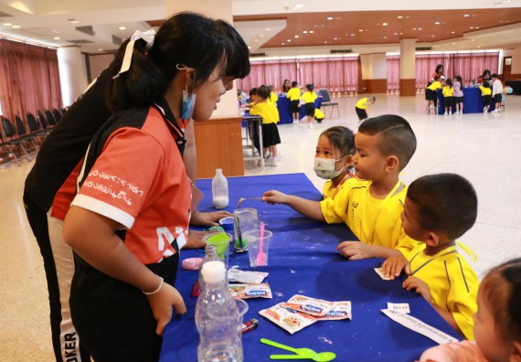 ภาพกิจกรรม คณะวิทยาศาสตร์และเทคโนโลยี จัดค่ายวิทยาศาสตร์โรงเรียนสาธิตฯ ระดับอนุบาล 1-2