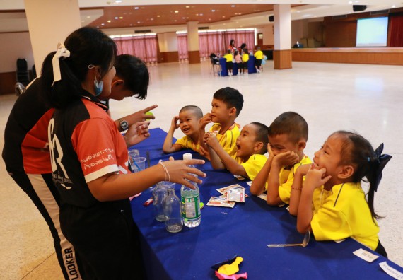 ภาพกิจกรรม คณะวิทยาศาสตร์และเทคโนโลยี จัดค่ายวิทยาศาสตร์โรงเรียนสาธิตฯ ระดับอนุบาล 1-2