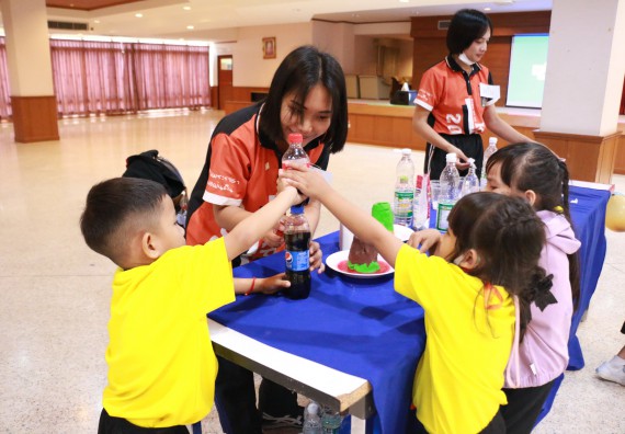 ภาพกิจกรรม คณะวิทยาศาสตร์และเทคโนโลยี จัดค่ายวิทยาศาสตร์โรงเรียนสาธิตฯ ระดับอนุบาล 1-2
