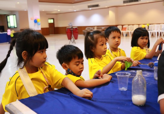 ภาพกิจกรรม คณะวิทยาศาสตร์และเทคโนโลยี จัดค่ายวิทยาศาสตร์โรงเรียนสาธิตฯ ระดับอนุบาล 1-2