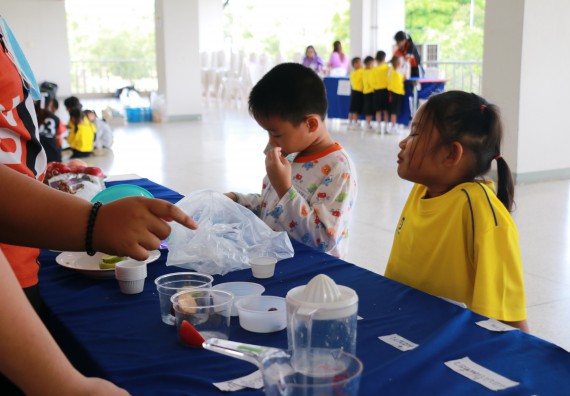 ภาพกิจกรรม คณะวิทยาศาสตร์และเทคโนโลยี จัดค่ายวิทยาศาสตร์โรงเรียนสาธิตฯ ระดับอนุบาล 1-2