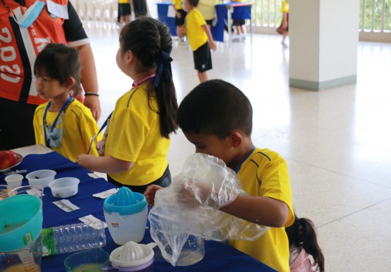ภาพกิจกรรม คณะวิทยาศาสตร์และเทคโนโลยี จัดค่ายวิทยาศาสตร์โรงเรียนสาธิตฯ ระดับอนุบาล 1-2