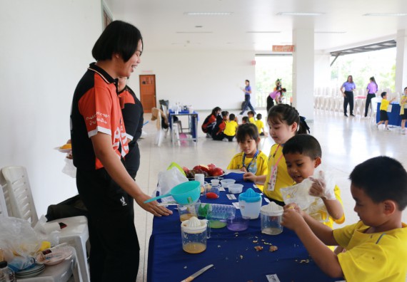 ภาพกิจกรรม คณะวิทยาศาสตร์และเทคโนโลยี จัดค่ายวิทยาศาสตร์โรงเรียนสาธิตฯ ระดับอนุบาล 1-2