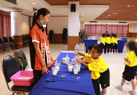 ภาพกิจกรรม คณะวิทยาศาสตร์และเทคโนโลยี จัดค่ายวิทยาศาสตร์โรงเรียนสาธิตฯ ระดับอนุบาล 1-2