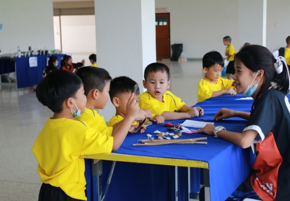 ภาพกิจกรรม คณะวิทยาศาสตร์และเทคโนโลยี จัดค่ายวิทยาศาสตร์โรงเรียนสาธิตฯ ระดับอนุบาล 1-2