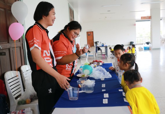 ภาพกิจกรรม คณะวิทยาศาสตร์และเทคโนโลยี จัดค่ายวิทยาศาสตร์โรงเรียนสาธิตฯ ระดับอนุบาล 1-2