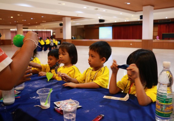 ภาพกิจกรรม คณะวิทยาศาสตร์และเทคโนโลยี จัดค่ายวิทยาศาสตร์โรงเรียนสาธิตฯ ระดับอนุบาล 1-2