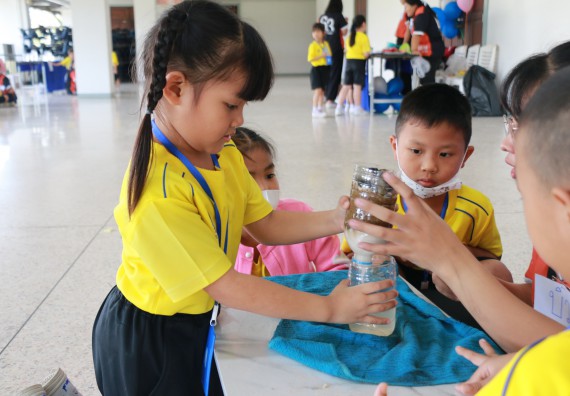 ภาพกิจกรรม คณะวิทยาศาสตร์และเทคโนโลยี จัดค่ายวิทยาศาสตร์โรงเรียนสาธิตฯ ระดับอนุบาล 1-2