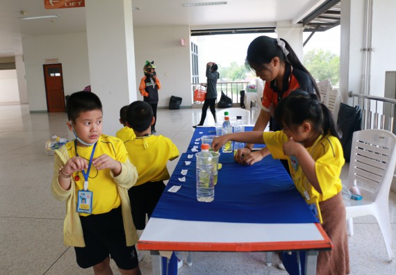 ภาพกิจกรรม คณะวิทยาศาสตร์และเทคโนโลยี จัดค่ายวิทยาศาสตร์โรงเรียนสาธิตฯ ระดับอนุบาล 1-2