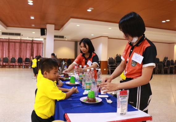 ภาพกิจกรรม คณะวิทยาศาสตร์และเทคโนโลยี จัดค่ายวิทยาศาสตร์โรงเรียนสาธิตฯ ระดับอนุบาล 1-2