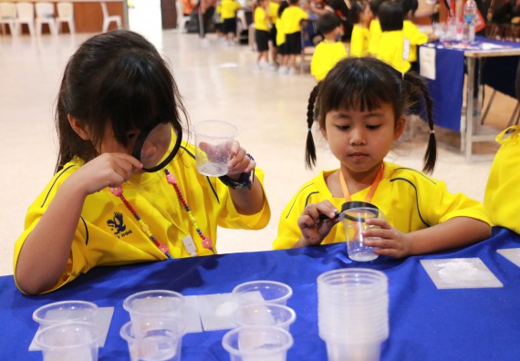 ภาพกิจกรรม คณะวิทยาศาสตร์และเทคโนโลยี จัดค่ายวิทยาศาสตร์โรงเรียนสาธิตฯ ระดับอนุบาล 1-2