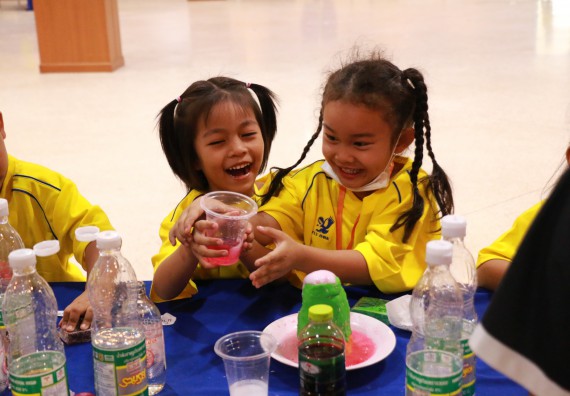 ภาพกิจกรรม คณะวิทยาศาสตร์และเทคโนโลยี จัดค่ายวิทยาศาสตร์โรงเรียนสาธิตฯ ระดับอนุบาล 1-2