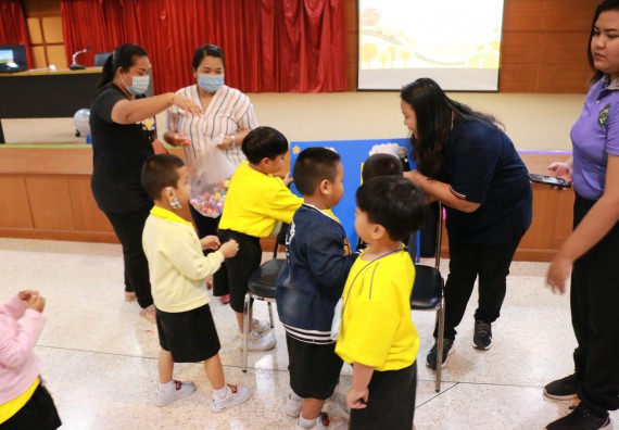 ภาพกิจกรรม คณะวิทยาศาสตร์และเทคโนโลยี จัดค่ายวิทยาศาสตร์โรงเรียนสาธิตฯ ระดับอนุบาล 1-2