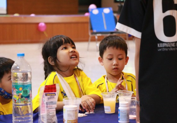 ภาพกิจกรรม คณะวิทยาศาสตร์และเทคโนโลยี จัดค่ายวิทยาศาสตร์โรงเรียนสาธิตฯ ระดับอนุบาล 1-2