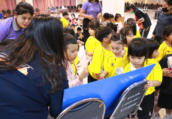 ภาพกิจกรรม คณะวิทยาศาสตร์และเทคโนโลยี จัดค่ายวิทยาศาสตร์โรงเรียนสาธิตฯ ระดับอนุบาล 1-2