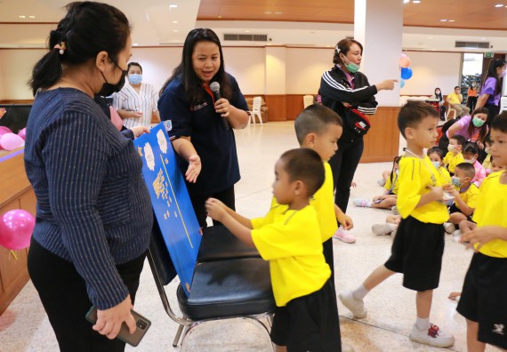 ภาพกิจกรรม คณะวิทยาศาสตร์และเทคโนโลยี จัดค่ายวิทยาศาสตร์โรงเรียนสาธิตฯ ระดับอนุบาล 1-2