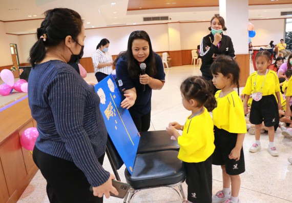 ภาพกิจกรรม คณะวิทยาศาสตร์และเทคโนโลยี จัดค่ายวิทยาศาสตร์โรงเรียนสาธิตฯ ระดับอนุบาล 1-2