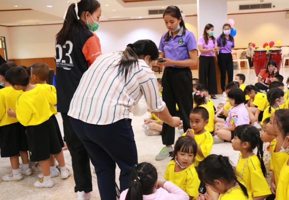 ภาพกิจกรรม คณะวิทยาศาสตร์และเทคโนโลยี จัดค่ายวิทยาศาสตร์โรงเรียนสาธิตฯ ระดับอนุบาล 1-2