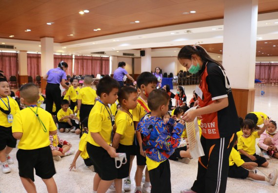 ภาพกิจกรรม คณะวิทยาศาสตร์และเทคโนโลยี จัดค่ายวิทยาศาสตร์โรงเรียนสาธิตฯ ระดับอนุบาล 1-2