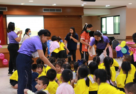 ภาพกิจกรรม คณะวิทยาศาสตร์และเทคโนโลยี จัดค่ายวิทยาศาสตร์โรงเรียนสาธิตฯ ระดับอนุบาล 1-2