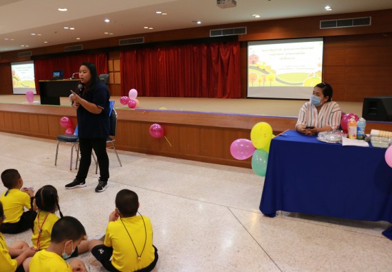 ภาพกิจกรรม คณะวิทยาศาสตร์และเทคโนโลยี จัดค่ายวิทยาศาสตร์โรงเรียนสาธิตฯ ระดับอนุบาล 1-2