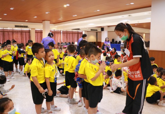 ภาพกิจกรรม คณะวิทยาศาสตร์และเทคโนโลยี จัดค่ายวิทยาศาสตร์โรงเรียนสาธิตฯ ระดับอนุบาล 1-2