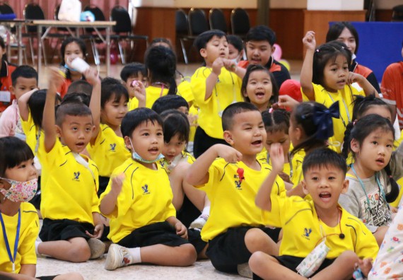 ภาพกิจกรรม คณะวิทยาศาสตร์และเทคโนโลยี จัดค่ายวิทยาศาสตร์โรงเรียนสาธิตฯ ระดับอนุบาล 1-2