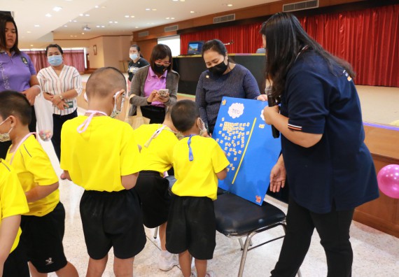 ภาพกิจกรรม คณะวิทยาศาสตร์และเทคโนโลยี จัดค่ายวิทยาศาสตร์โรงเรียนสาธิตฯ ระดับอนุบาล 1-2