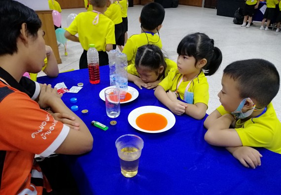 ภาพกิจกรรม คณะวิทยาศาสตร์และเทคโนโลยี จัดค่ายวิทยาศาสตร์โรงเรียนสาธิตฯ ระดับอนุบาล 1-2
