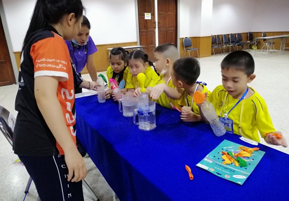 ภาพกิจกรรม คณะวิทยาศาสตร์และเทคโนโลยี จัดค่ายวิทยาศาสตร์โรงเรียนสาธิตฯ ระดับอนุบาล 1-2