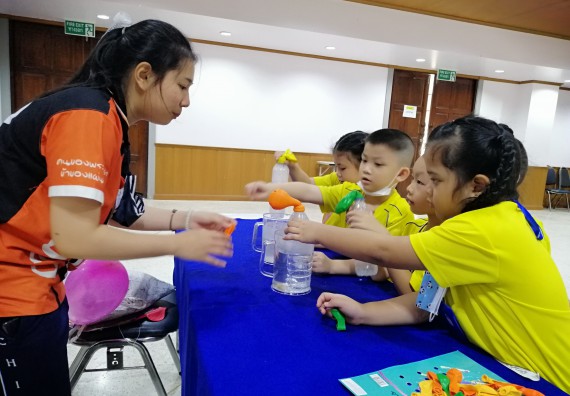 ภาพกิจกรรม คณะวิทยาศาสตร์และเทคโนโลยี จัดค่ายวิทยาศาสตร์โรงเรียนสาธิตฯ ระดับอนุบาล 1-2