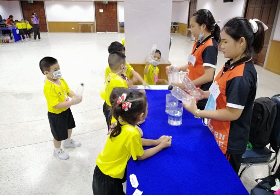 ภาพกิจกรรม คณะวิทยาศาสตร์และเทคโนโลยี จัดค่ายวิทยาศาสตร์โรงเรียนสาธิตฯ ระดับอนุบาล 1-2