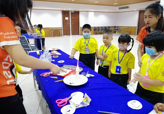 ภาพกิจกรรม คณะวิทยาศาสตร์และเทคโนโลยี จัดค่ายวิทยาศาสตร์โรงเรียนสาธิตฯ ระดับอนุบาล 1-2