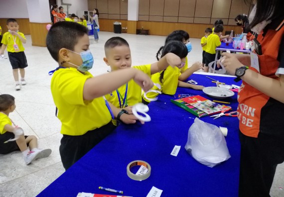 ภาพกิจกรรม คณะวิทยาศาสตร์และเทคโนโลยี จัดค่ายวิทยาศาสตร์โรงเรียนสาธิตฯ ระดับอนุบาล 1-2